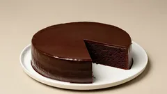 The secret of the Sachertorte: how to achieve its unique taste and tenderness.